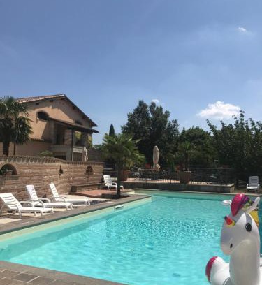 Fossato di Vico House | Beachfront Residenza Le Querce with Pool & Ocean Views