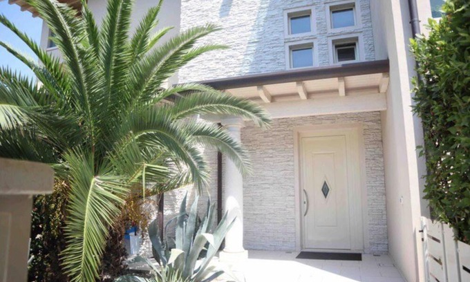 Rivoltella House | Oceanfront Residenza Puccini: Guest Rated 9.7/10