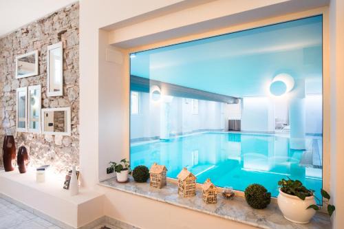 San Vincenzo Apartment | Discover Residenza Santa Cecilia: Ocean View & Pool Access