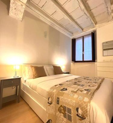 Old Town Apartment | Discover Comfort at Residenza Serena Suite - Rated 9/10!