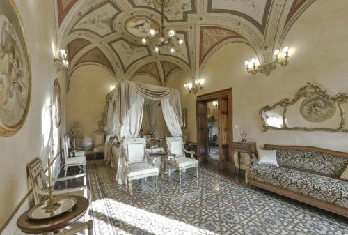 Siena Historical Center Apartment | Elegant Residenze d'Epoca Palazzo Coli Bizzarrini Retreat