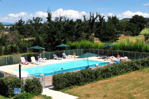 Vedene Apartment | Pet-Friendly Residhotel Golf Grand Avignon with Pool & Views