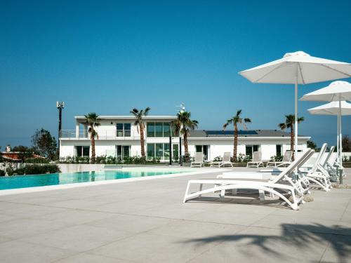 Capo d'Orlando Apartment | Oceanfront Resilienza Apartment with Pool & Hot Tub