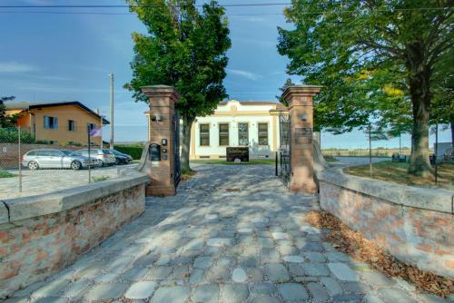Mira House | Discover Resilienza: Guest Rated 9.2/10 for Unforgettable Stays