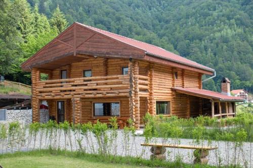 Zarnesti Ski Chalet | Relax at Resort 7 Crai - Cabana Tamas with Great Amenities