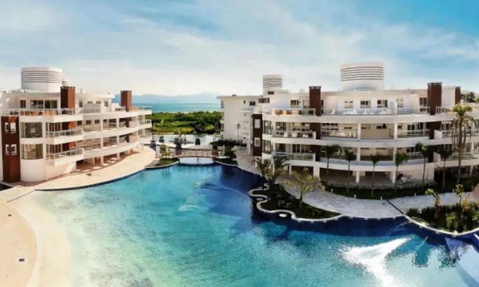Centro Apartment | Pet-Friendly Resort a Beira Mar with Pool in Cachoeira Bom Jesus
