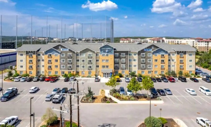Far North Central Apartment | Premier Resort Amenities Near Six Flags | Pool & Gym Access