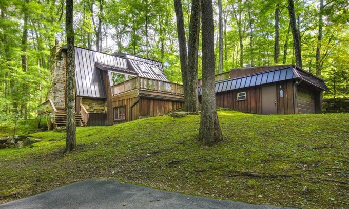 Treasure Lake House | Guest Rated 10/10: Family-Friendly DuBois Cabin with Pool