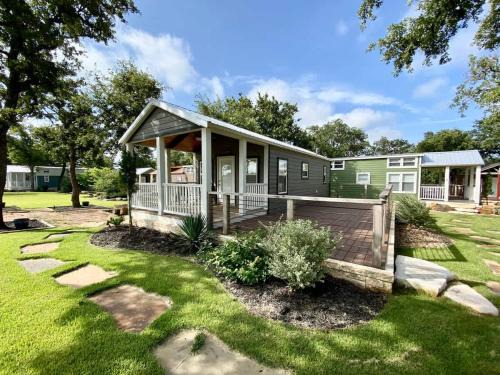 Fredericksburg House | Family-Friendly Resort at Fredericksburg with Pet Amenities