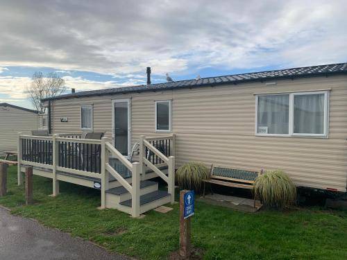 Dymchurch Resort | Relaxing Resort with Pool and Kitchen Amenities Await