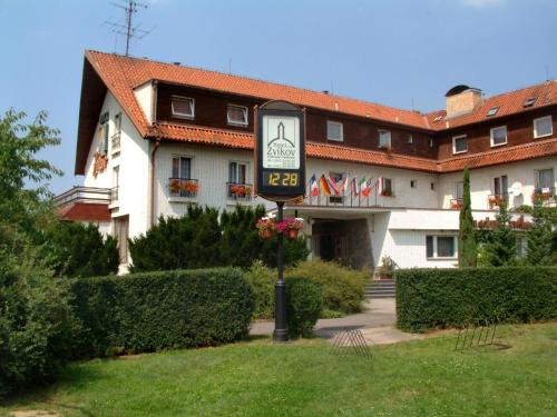 Zvikovske Podhradi Hotel | Relaxing Getaway at Resort Hotel Zvíkov with Pool & Hot Tub