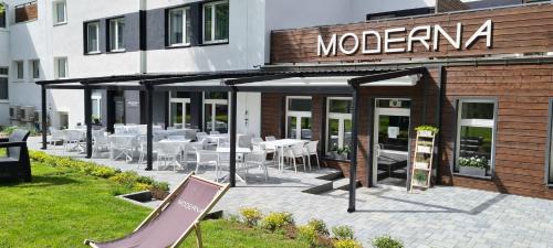 Jastrzebia Gora Bed & Breakfast | Beachfront Resort Moderna Jastrzębia Góra with Pool Access