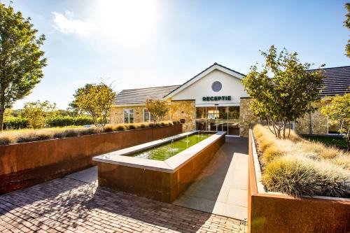 Gasthuis House | Pet-Friendly Resort Mooi Bemelen with Pool & Ocean Views