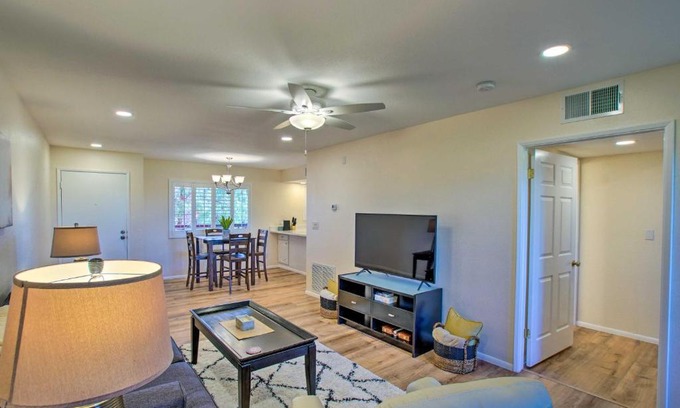 Paradise Valley Village Apartment | Inviting Paradise Valley Condo with Golf Course Views & Pool