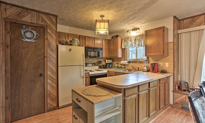 Bushkill Cottage | Resort Perks: Picturesque Poconos Getaway!