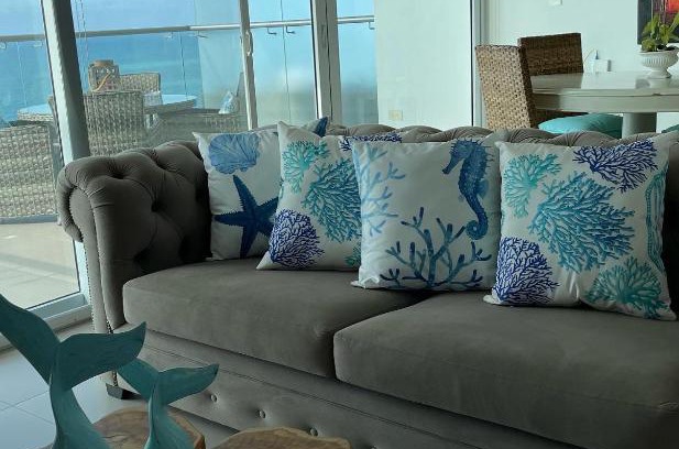 Tonsupa Apartment | Idyllic Resort Playa Azul with Pool & Oceanfront Views