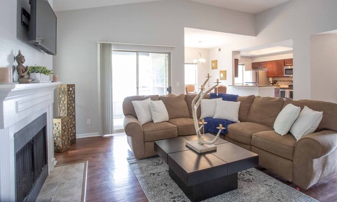 Shepherd Mountain Apartment | Resort Pool | Large Patio | Hot Tub | Washer+Dryer