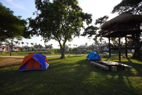 Nakhon Sawan Resort | Charming Resort Railumpoo: Family-Friendly Farm & Camping