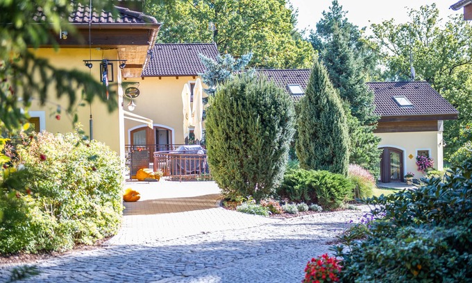 Ceske Budejovice 7 House | Experience Resort-Restaurant Štilec: Family-Friendly Getaway
