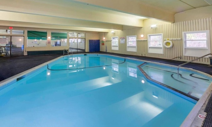 South Lee House | Resort Stay with Arcade, Heated Pool, Sports Courts & Family Perks
