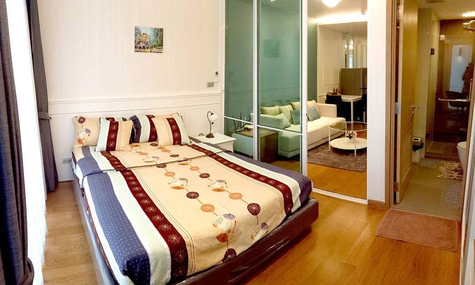 Khlong Toei Nuea Apartment | Modern Studio Retreat in the Heart of Bangkok with Pool