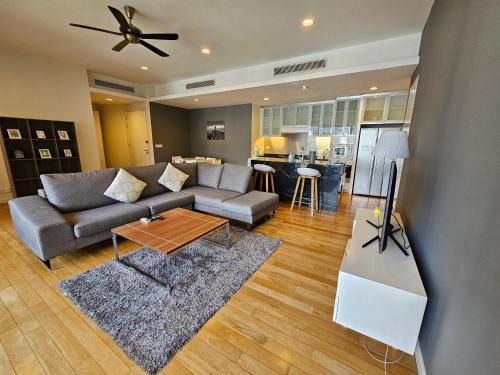 Golden Triangle Apartment | Resort Style Haven 3BR6pax St Mary KLCC Twin Towers View