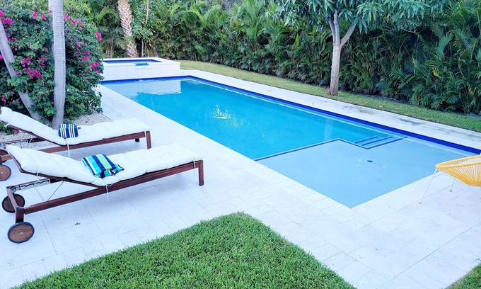 Old Northwood House | Relaxing Resort Style Home with Pool, Near Palm Beach