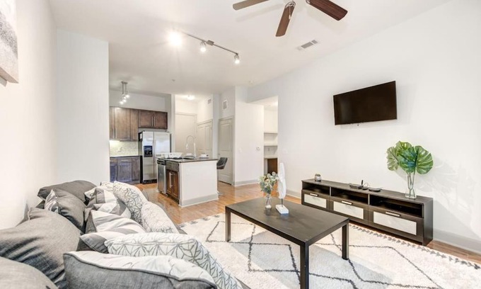 Astrodome Apartment | Relaxing Resort-Style Oasis with Pool and Ocean Views