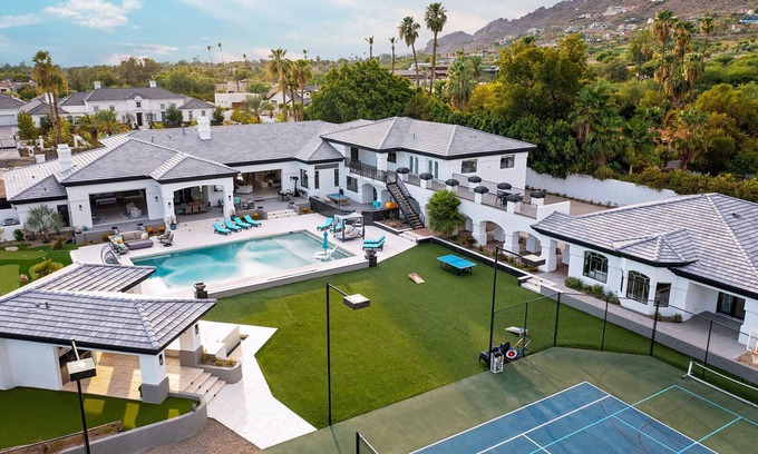 Charnwood House | Resort-Style Villa | Pool Pickleball Golf Relaxation