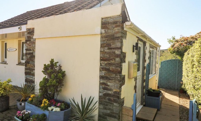 Mevagissey House | Discover Respryn: A 4-Star Retreat with 8.8/10 Rating