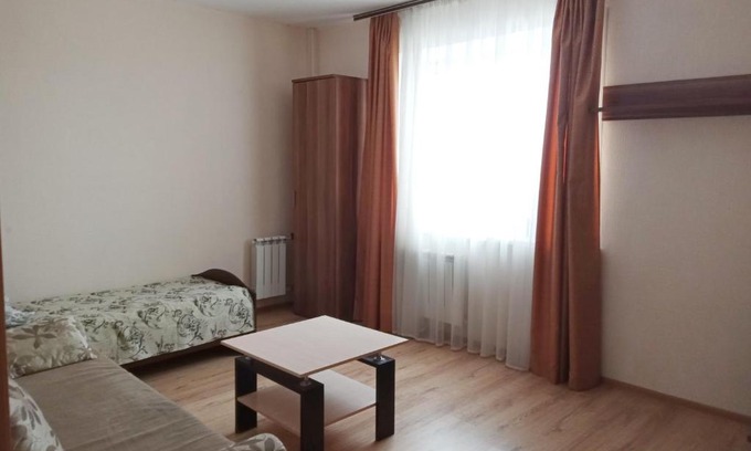 Yaroslavl Historic City Centre Apartment | Accessible Comfort at Respublikanskaya 6 - Rated 8/10