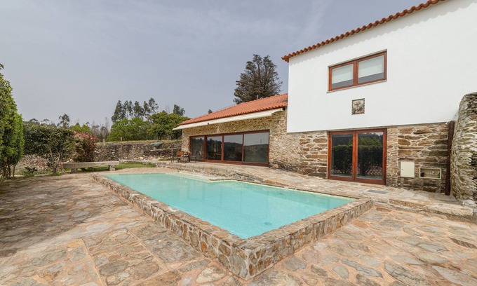 Esposade House | Relaxing Retreat Near Porto with Wi-Fi and Natural Pool