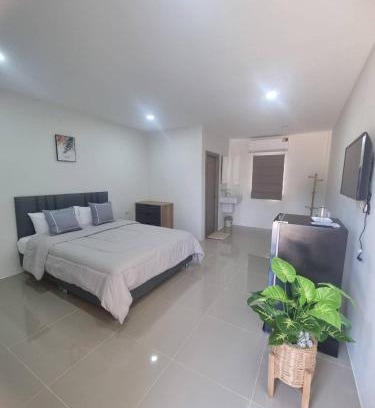 Phunphin Hotel | Relax at Thachang Hotel: Child-Friendly Stay with 10/10 Score