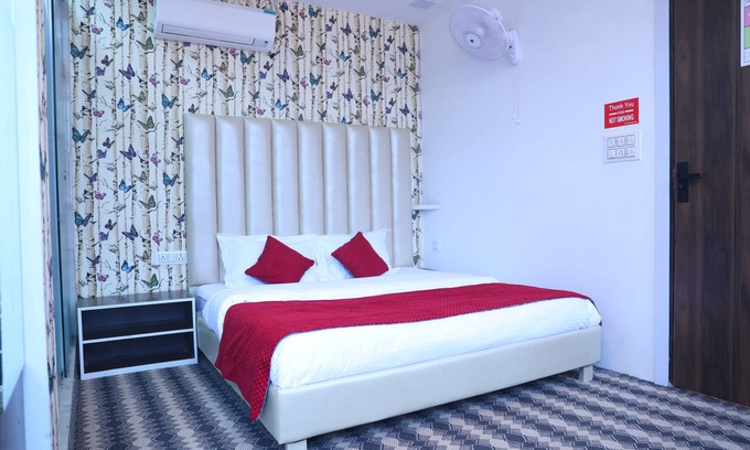 Pitampura Hotel | Rest Easy at Our Family-Friendly Guest House