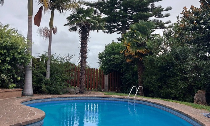 Tauranga Bed & Breakfast | Cozy Room with Queen Bed & Free WiFi Near Bay Attractions