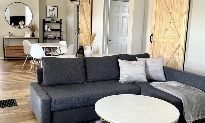 Findlay House | Relax and Recharge at Family-Friendly Hotel in Findlay, OH