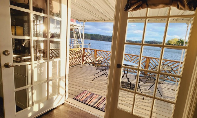 Morristown Boat Rental | Unwind by the Lake: Scenic Views and Relaxing Amenities