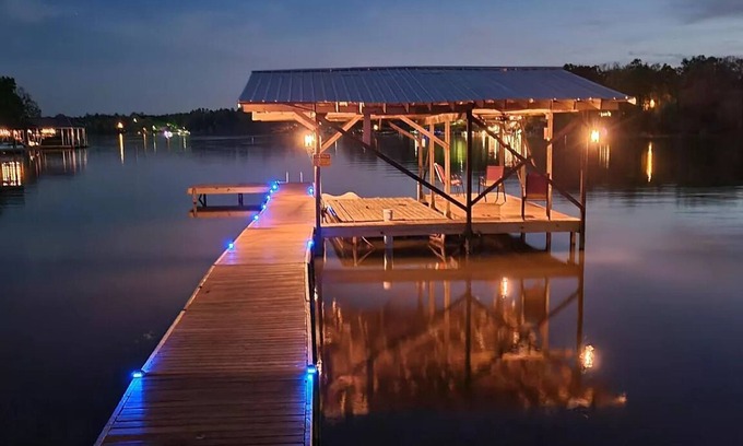 Waterloo House | Relax and Refresh by the Lake - Guest Rated 9.8/10