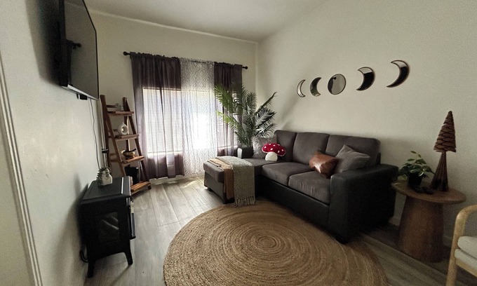 Rio Dell Apartment | Relax and Unwind at Pet-Friendly Rio dell Hotel