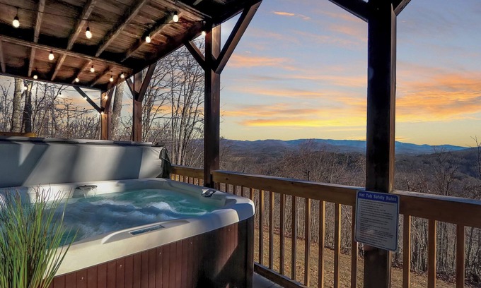 Bostic Cabin | Relax at Rest S'more! Cabin with Spa near Lake Lure