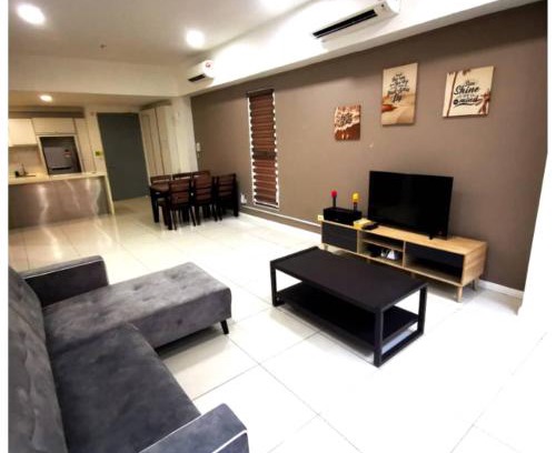Kampung Sembulan Baru Apartment | Experience reSTARY - K-Box: Infinity Pool & City Views