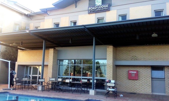 Greater Johannesburg Metropolitan Area Hotel | Discover Comfort in the Heart of Jozi with Pool & Spa