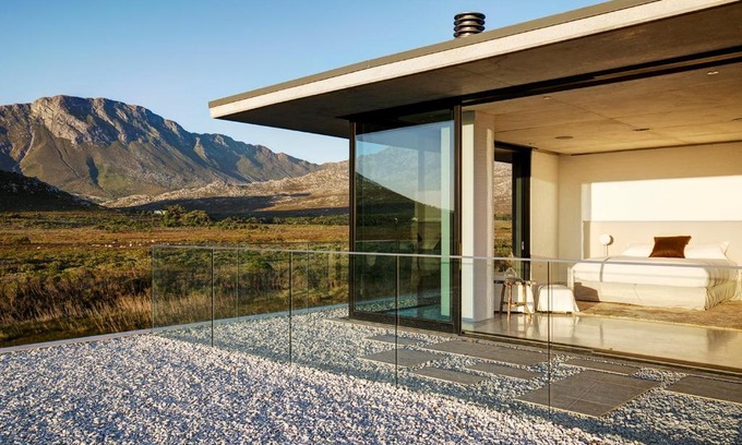 Pringle Bay House | Riverside Retreat at Restio River House: Oceanfront Bliss