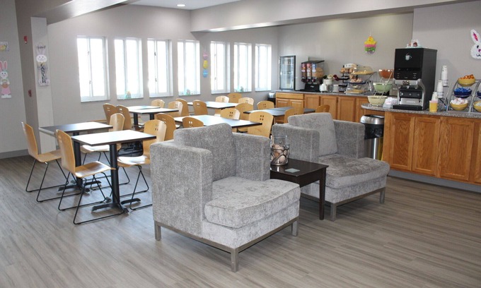 Spencer Hotel | Discover Reston Inn & Suites: Pool, Spa & Family-Friendly
