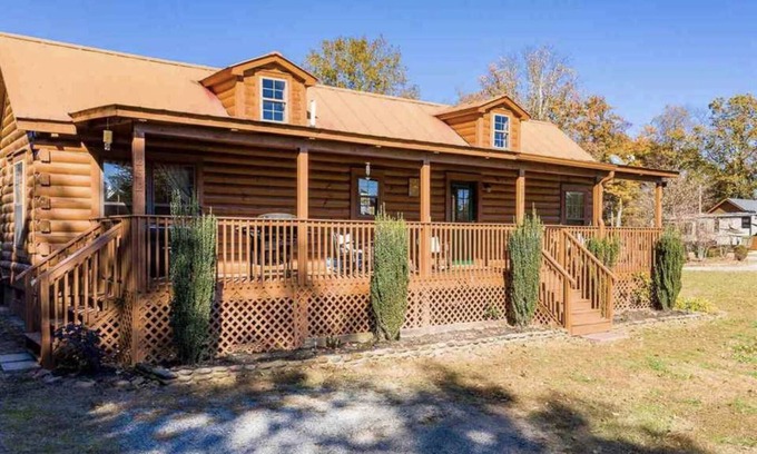 Landrum Cabin | Pet-Friendly Restoration Station: Cozy 2BR Cabin Retreat