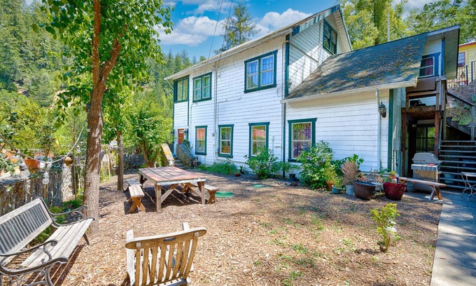 Cazadero Bed & Breakfast | Historic Inn Retreat with Spa & Hiking Near the Coast
