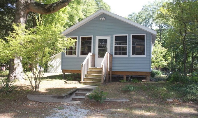 Kendall House | Beautiful Restored 1920's Lakeside Cottage - Guest Rated 9.8