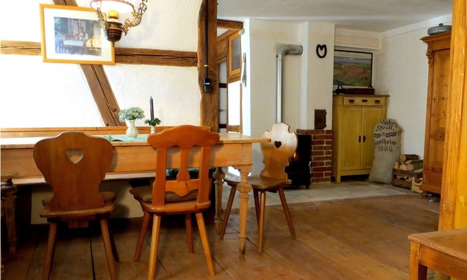 Neusitz Apartment | Charming Farmhouse Retreat in Schweinsdorf with Breakfast