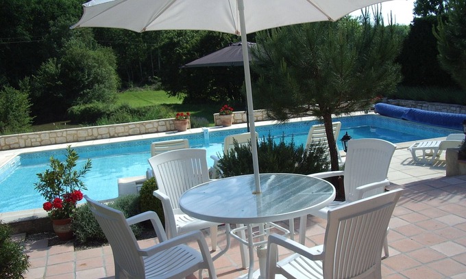 Rayet House | Idyllic Getaway with Private Pool & Scenic Lake Views