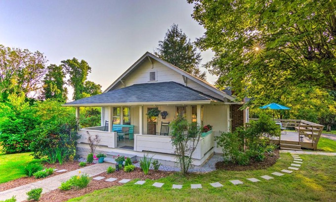 Mars Hill House | Charming Restored Mars Hill Home Steps from Downtown